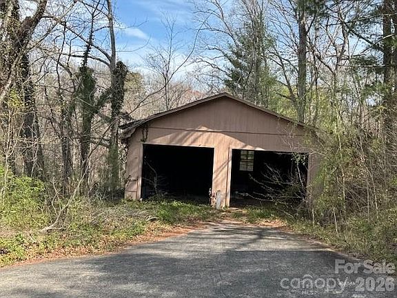 3rd image of 3053 Mineral Springs Rdg