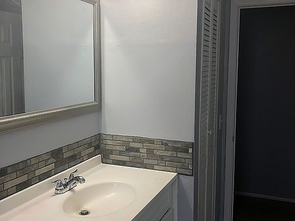 3rd image of 6621 Tamarind Dr