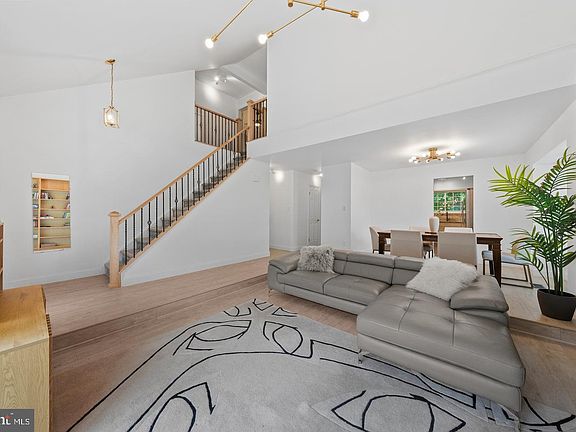 5th image of 9030 Chestnut Ridge Rd
