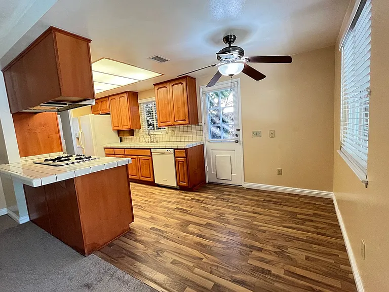 5532 Peacock Ln — Photo 7