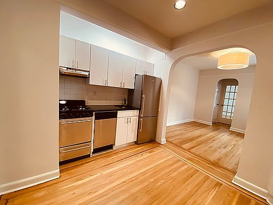 3rd image of 441 W 56th St APT 3D
