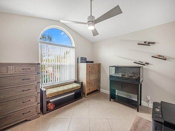 4th image of 8 Lawrence Lake Dr #8