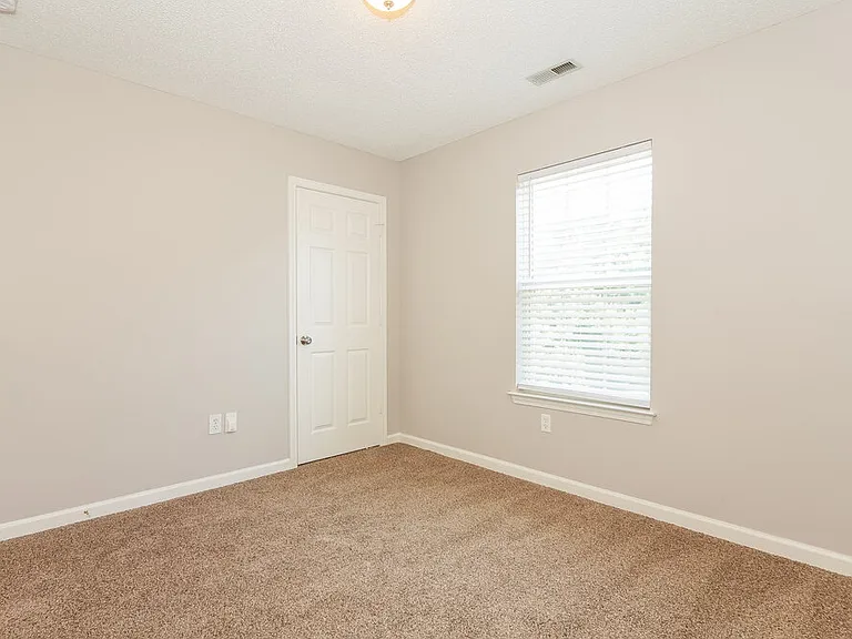 715 Almora Dr — Photo 12