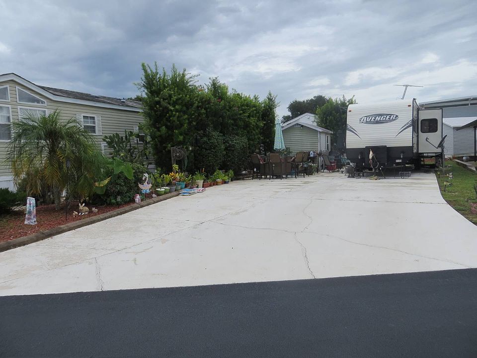 1st image of 353 Saw Grass St
