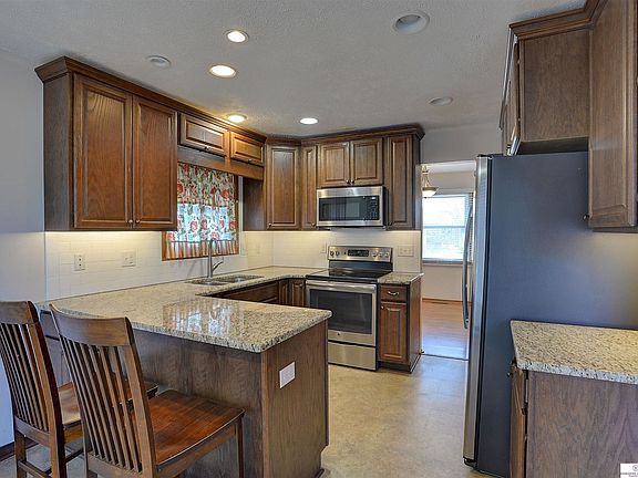 5th image of 2308 Arlington Pl