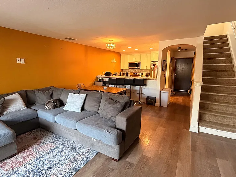 Peppermill Cir — Photo 7