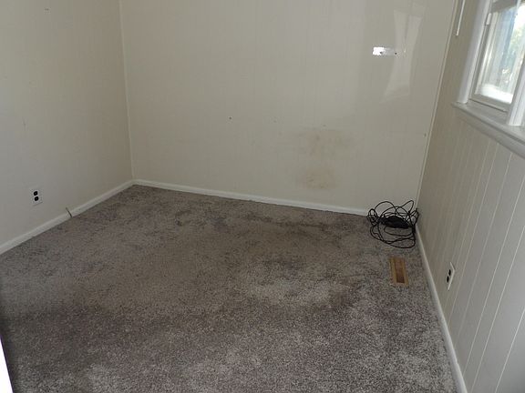 5th image of 111 Heatley St APT A