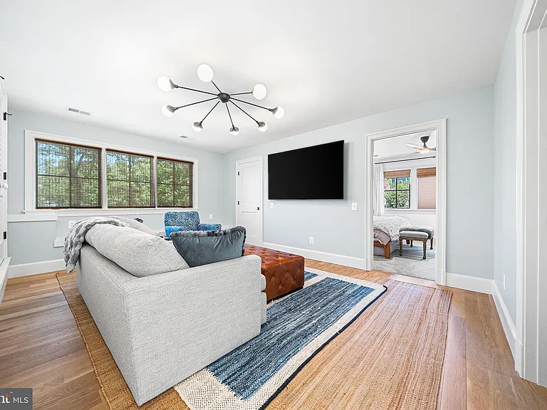 1711 N Inglewood St — Photo 35