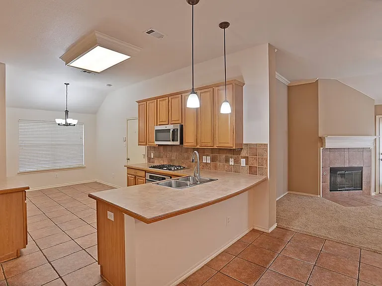 1073 Red Hawk Dr — Photo 9
