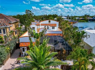 681 Avenida De Mayo, Sarasota, FL 34242