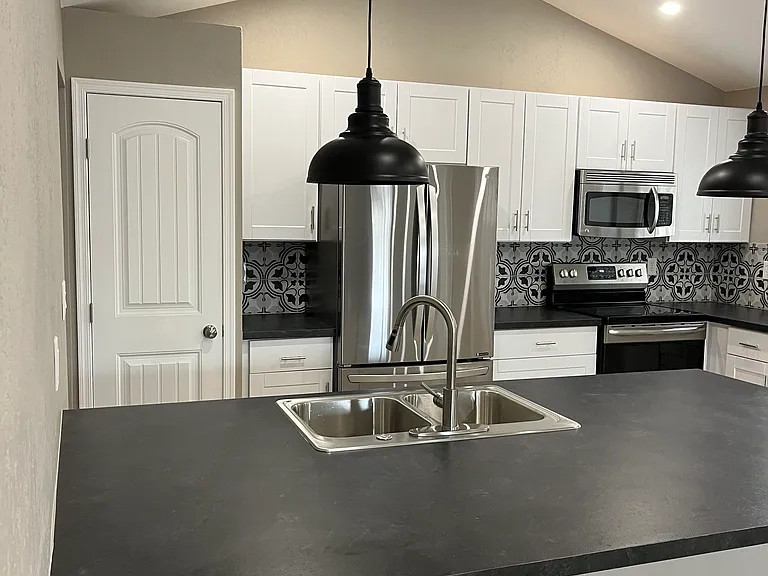 51 S Mariposa Dr — Photo 6