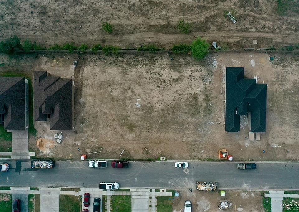 2nd image of 3621 E Diamond Head Ave