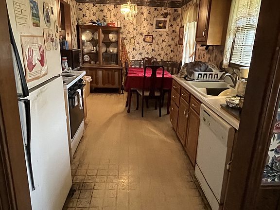 4th image of 1915 E Vine St