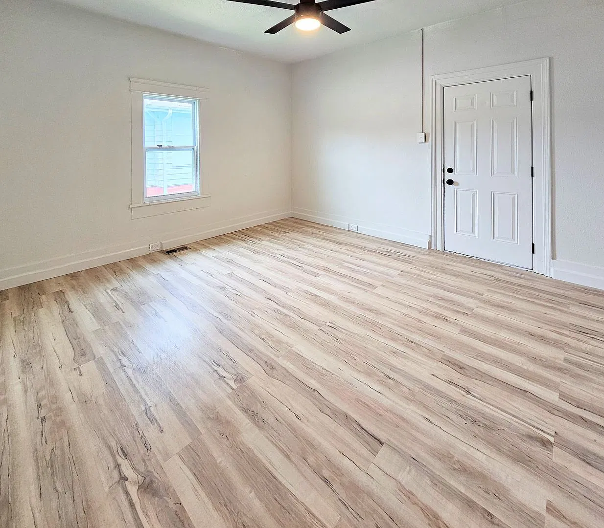 Knoxville - Newly Renovated Duplex! Available Now! — Photo 2