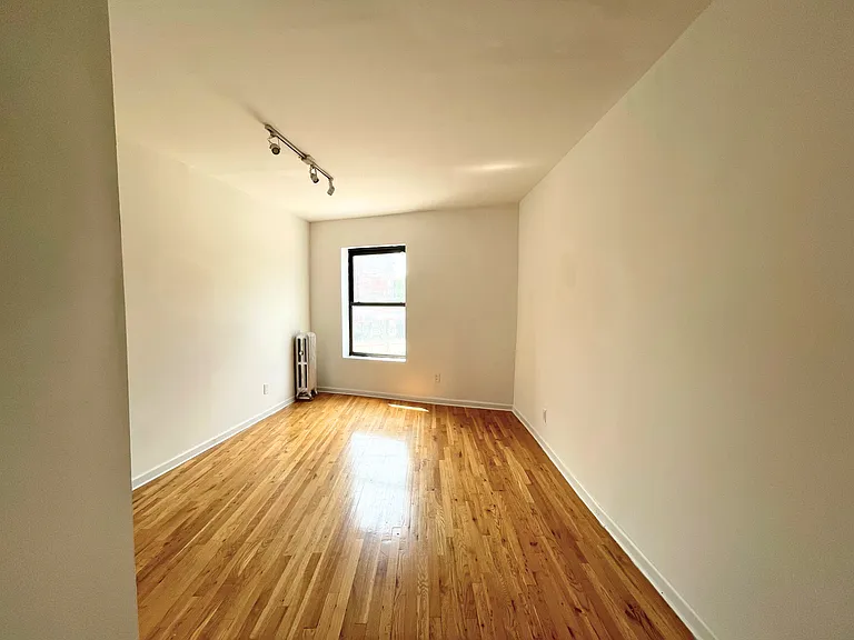 305 Ocean Ave #B5 — Photo 8