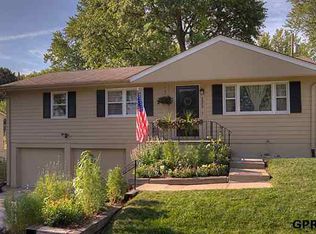 8929 Valley St, Omaha, NE 68124