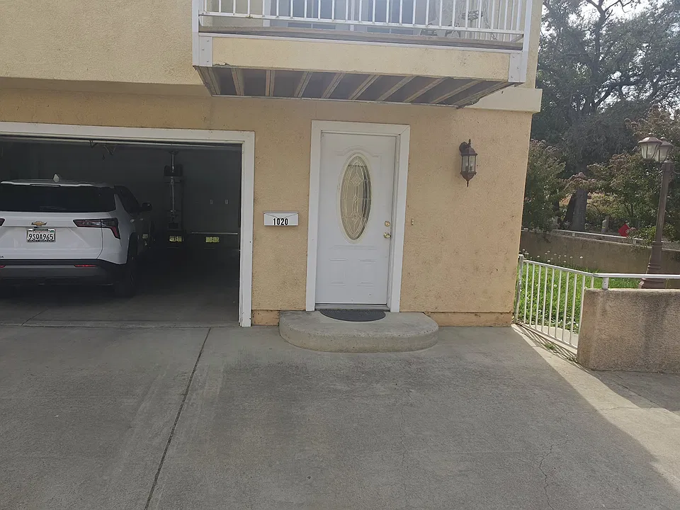 1020 Manzanita St #1020