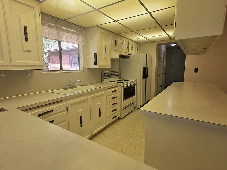 3565 Eccles Ave #UP — Photo 6