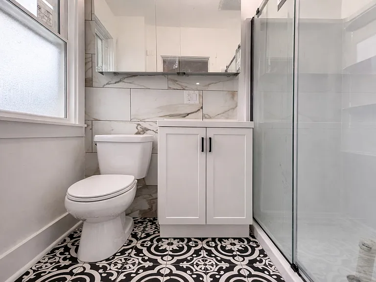5842 Hobart St #3 — Photo 28