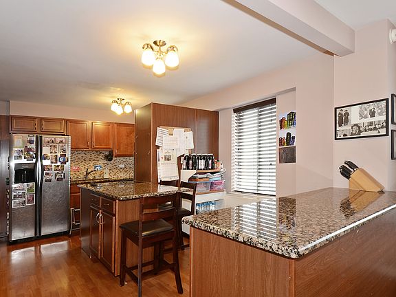 4th image of 6833 N Kedzie Ave APT 615