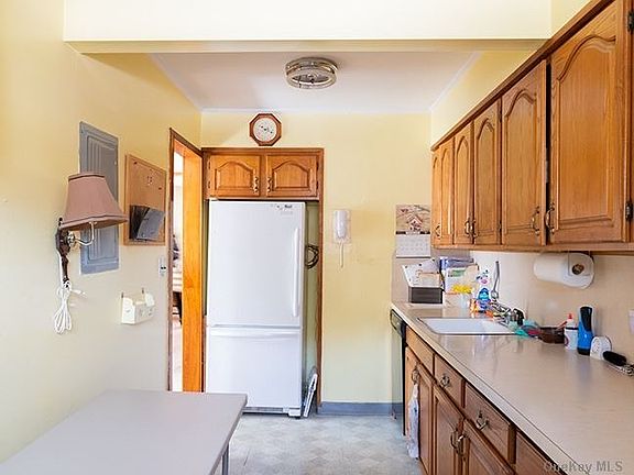 5th image of 872 Grand Blvd