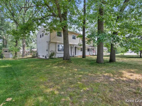 4941 Brookgate Dr NW, Comstock Park, MI 49321