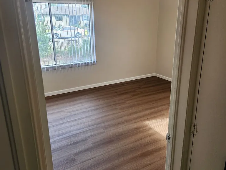 1433 Sequoia Ave — Photo 9