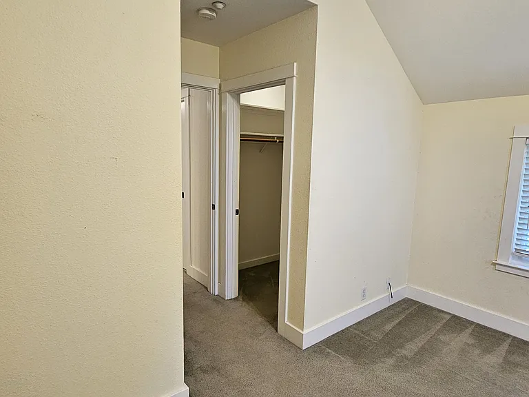 125 Plum St #B — Photo 20