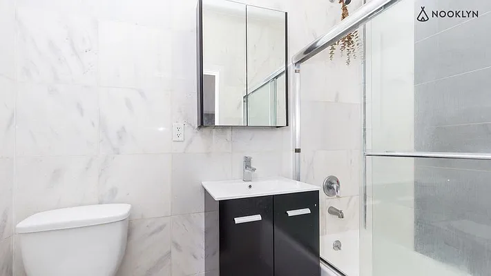 Rented by Nooklyn NYC LLC | media 18