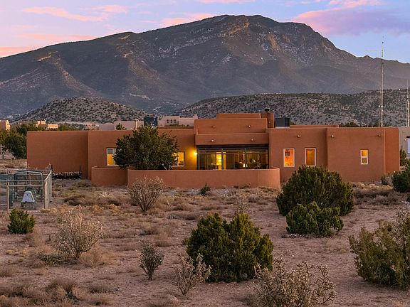 3rd image of 315 Camino De Las Huertas