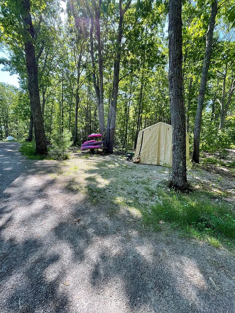 Huge House tucked in a great part of the York, Maine, close to the tolls for easy access! — Photo 3