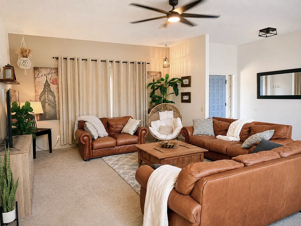 2142 E Woodman Dr