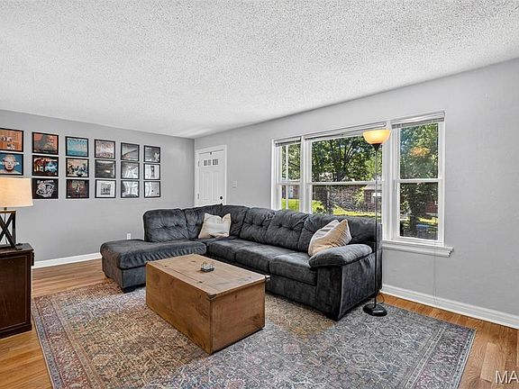 4th image of 8933 Saint Louis Ave
