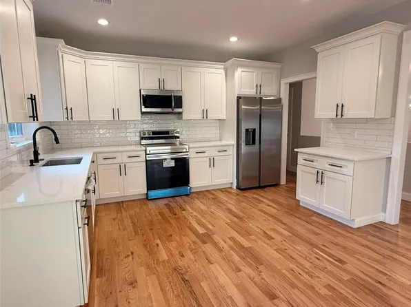 (undisclosed Address), Centereach, NY 11720