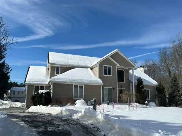 12 Hargreaves St, Johnston, RI 02919