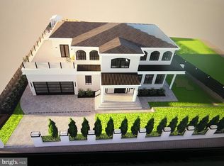 2155 Pimmit Dr, Falls Church, VA 22043
