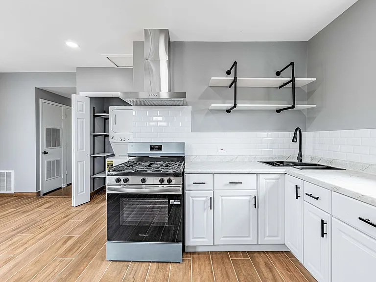 3841 W Eddy St #2 — Photo 11