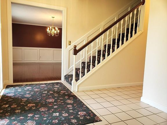 4th image of 385 Sandhurst Dr