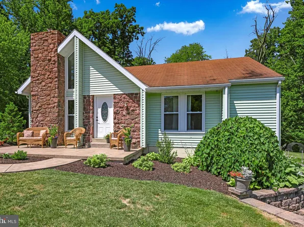 1055 S Cocalico Rd, Denver, PA 17517