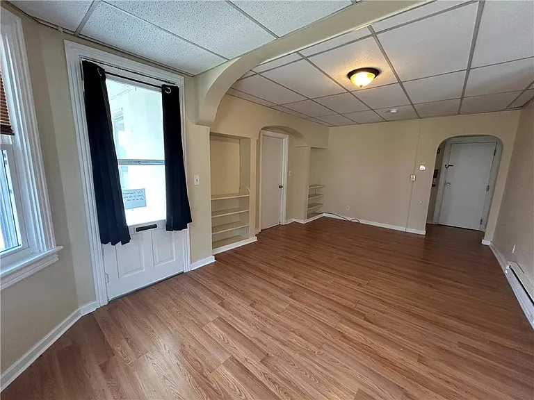547 E 4th St #1 — Photo 5
