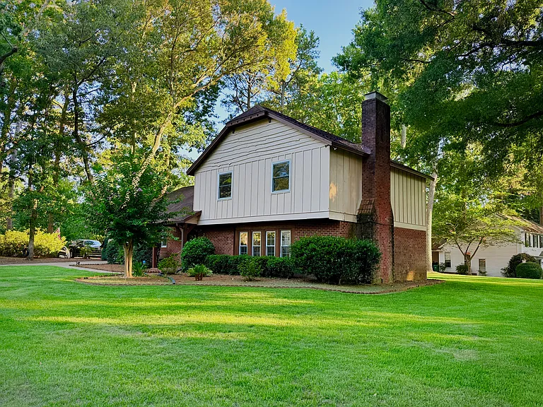 1214 Wellington Ln — Photo 3