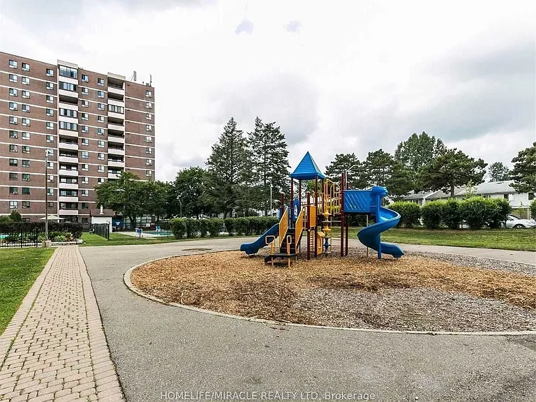 1625 Bloor St E — Photo 25