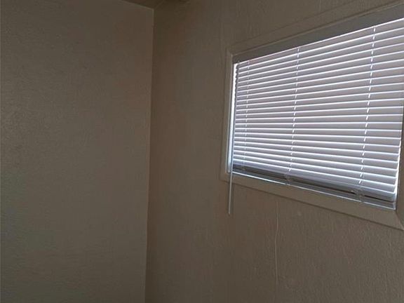 5th image of 1316 Lawry Ave
