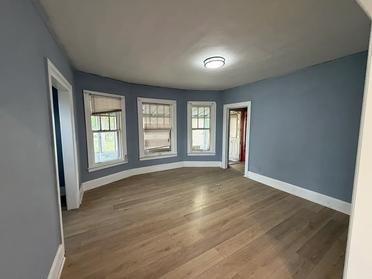 3 bed, 2566 sqft, $1,350 — Photo 3
