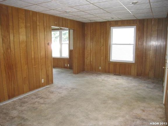 4th image of 415 Elm St