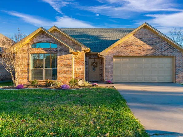 2420 1st St #A, Caddo Mills, TX 75135