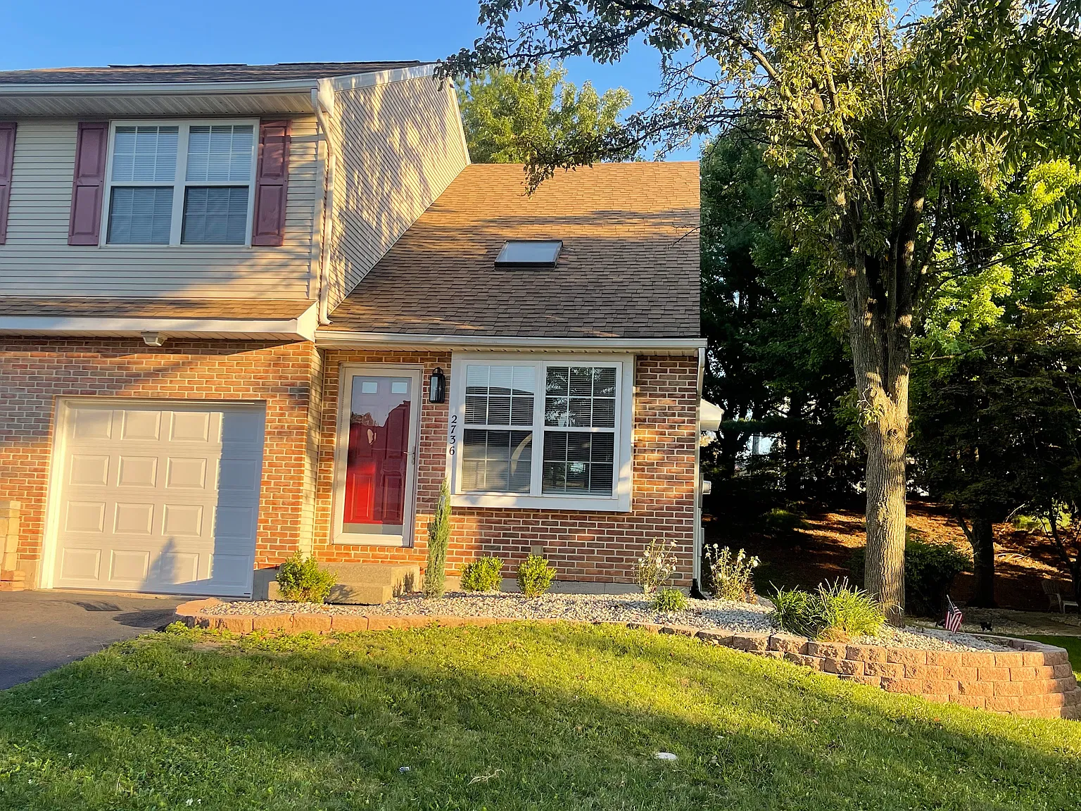 2736 Victoria Ln — Photo 4