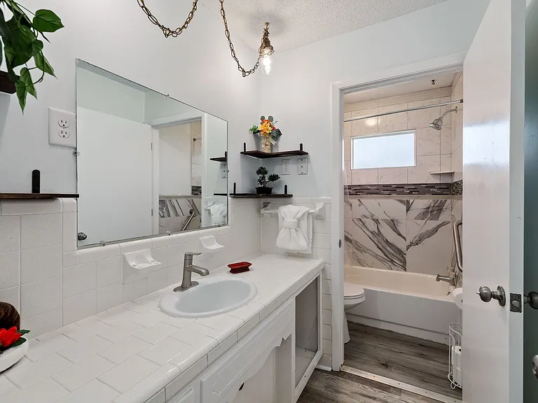 2407 E Main St — Photo 18