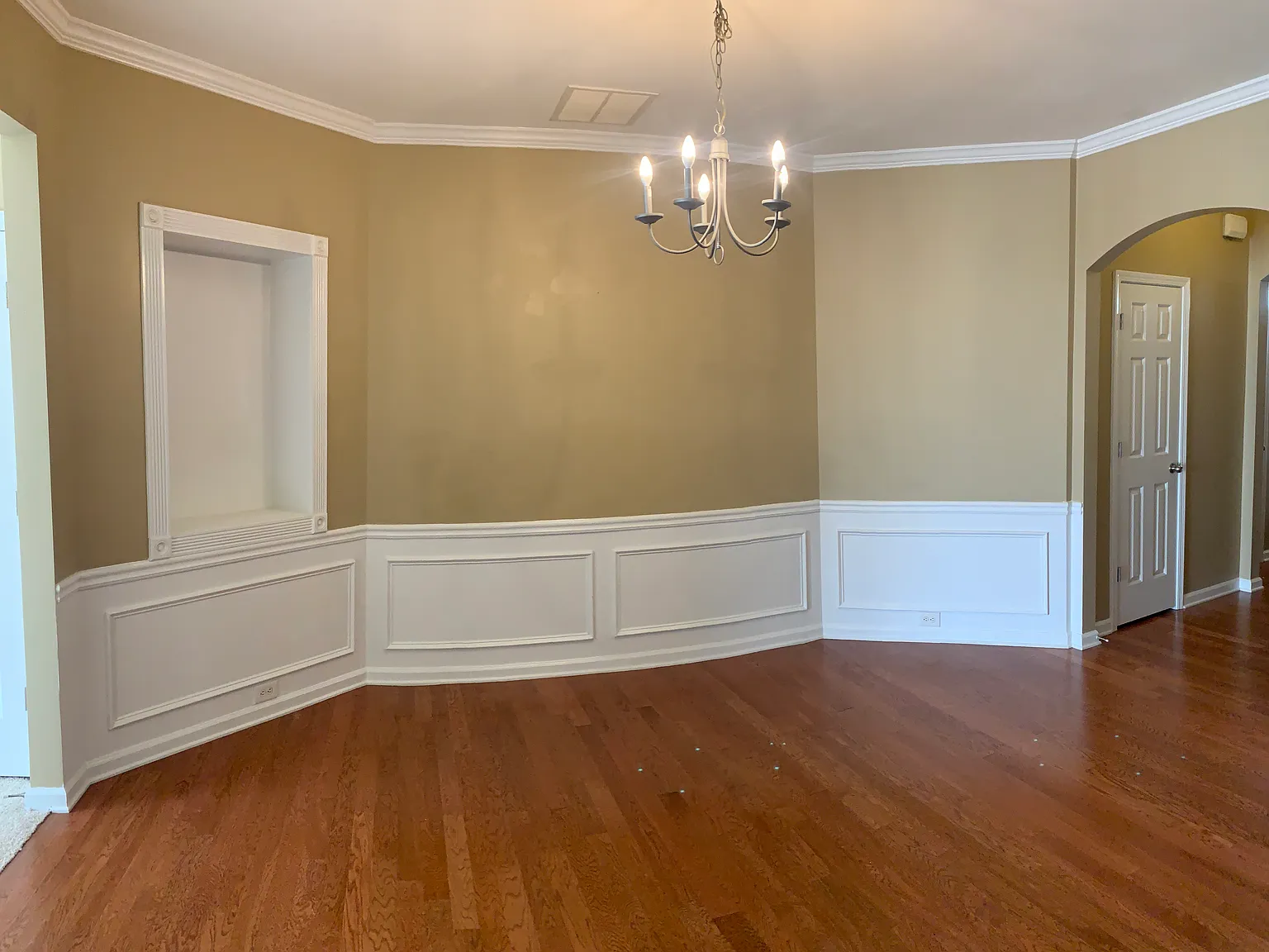 1932 Dilcrest Dr — Photo 3