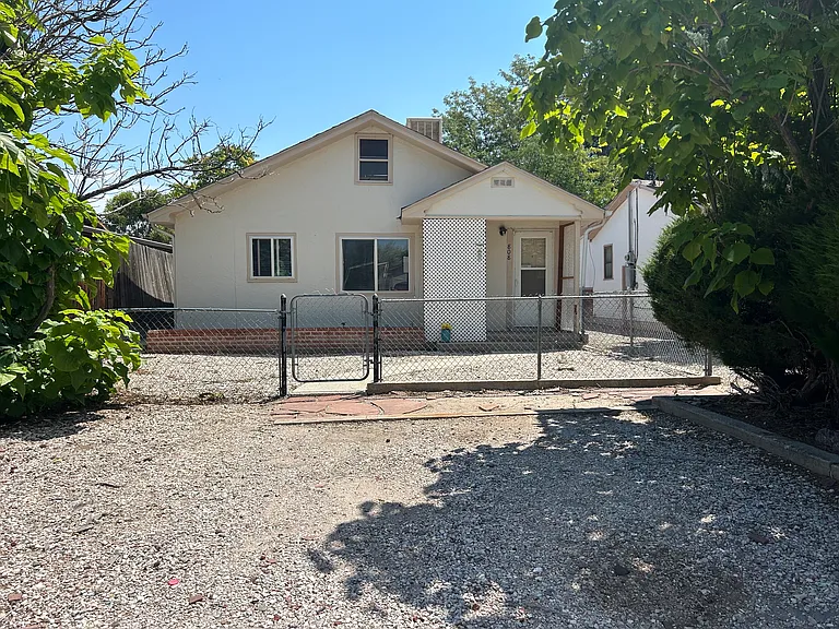 808 Avocado St — Photo 3